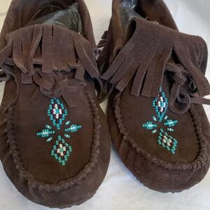 Brown suede with rubber sole Manitobah Mukluk ankle shoe. Glass beads  Size 7